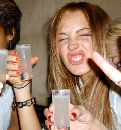 Lindsay Lohan a primit un pumn in fata. De ziua ei