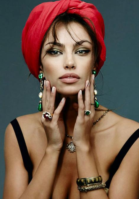 Poza care a pus internetul pe jar! Mădălina Ghenea s-a pozat în pat cu iubitul! Și ce ipostază!