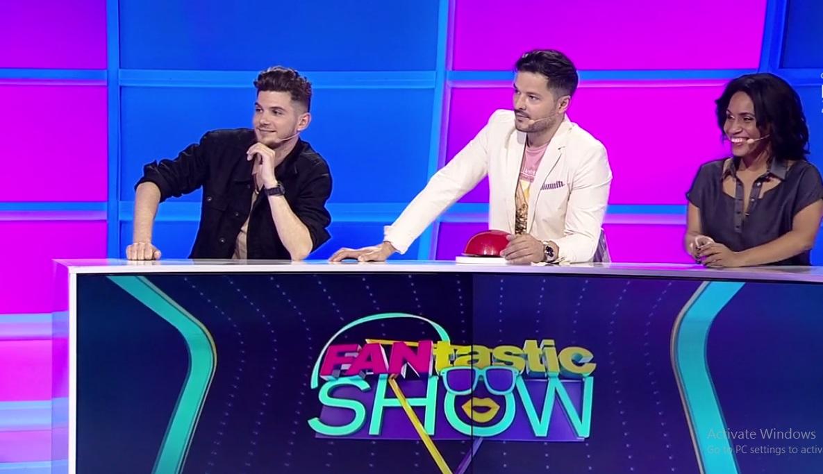 Magicianul Teo le-a dat fiori concurenților! Trucuri de excepție au băgat vedetele în ceață, la „Fantastic Show”