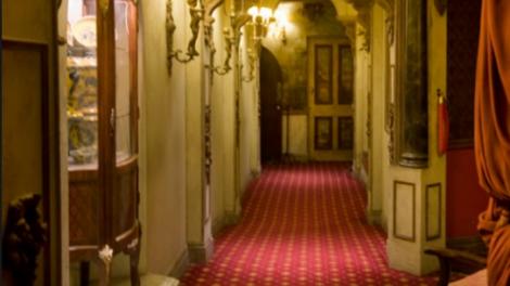 O fantomă a fost filmată în timp ce îngrozea turiștii dintr-un hotel! (VIDEO)