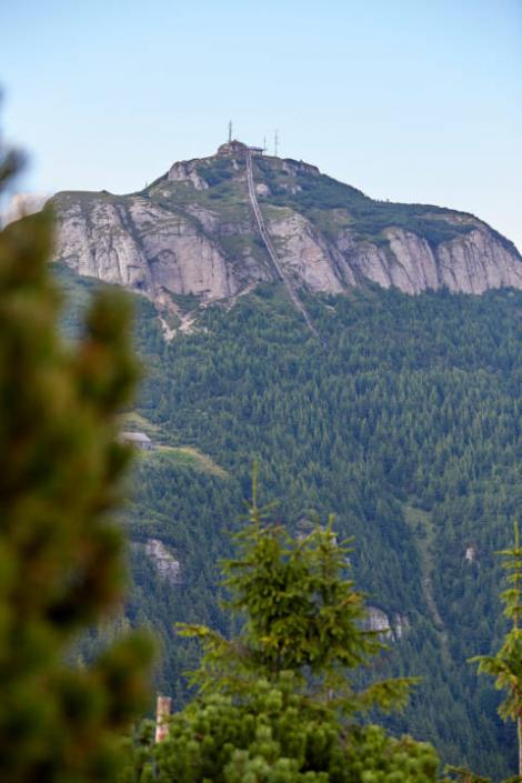 Imagini spectaculoase! Scara care duce spre cer se află în România