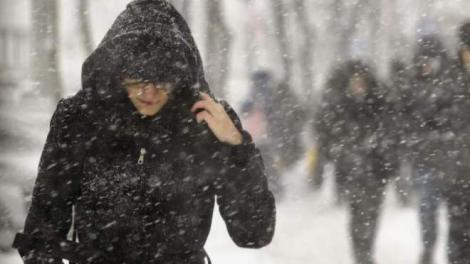 O iarnă grea lovește România! Viscolul, gerul și ninsorile vor face prăpăd!