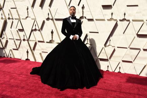 „Mi-am îmbrăcat fundul negru într-o rochie. Te deranjează?”. Un actor homosexual a făcut furori la gala Oscar. Cele mai spectaculoase ținute. Foto