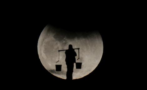 Horoscop. Cum te influențează SuperLuna, în funcție de zodie