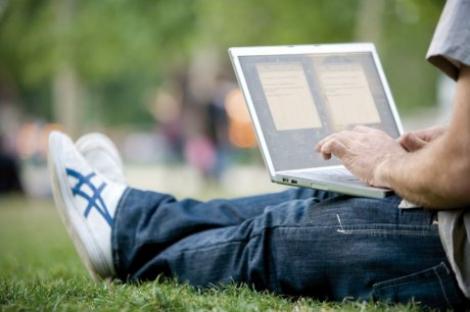 Bucureștenii vor sta pe net în piețe și parcuri! Internet WiFi gratuit în toate spaţiile publice din Capitală