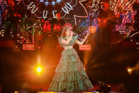 S-a râs, s-a plâns și s-a dansat! Elena Gheorghe – show cu muzică armânească în fata a peste 4000 de oameni