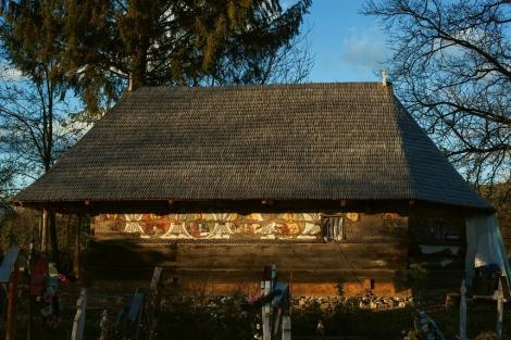 Campanie internaţională de strângere de fonduri pentru salvarea frescei bisericii de lemn de la Urşi