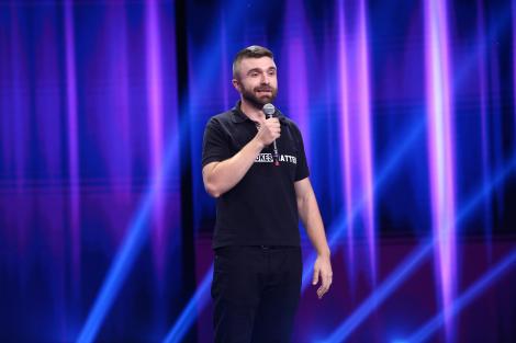 Râzi cu lacrimi! Ștefan Nistor de la iUmor l-a luat la roast pe Dan Capatos