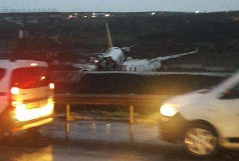 Momentul în care un avion cu 177 de pasageri s-a rupt în bucăți pe pista aeroportului, la aterizare. Peste o sută de oameni au fost spitalizați