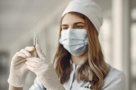 Vaccinul împotriva Covid-19 se numește ''ChAdOx1 nCoV-19'' și a început să fie produs, deși nu a fost testat. ''Am început producţia la risc a acestui vaccin"