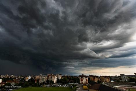 Meteorologii au emis o nouă avertizare meteo. Codul galben de vreme severă, valabil până luni seara. Ce zone sunt vizate