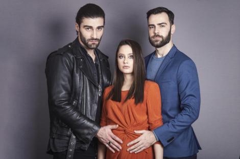 Oana Cârmaciu arată SENZAŢIONAL în costum de baie, la doar două luni de când a născut. Actrița din „Sacrificiul” a dezvăluit secretul siluetei sale | Foto