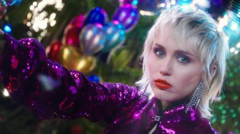Miley Cyrus, îngenuncheată de durere. Anunțul sfâșietor făcut pe Instagram: ”Bunica mea a murit, dar nu o voi uita niciodată!”