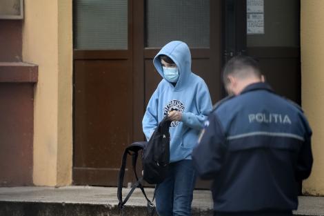 Cum vor începe elevii noul an școlar, în România! Cine va merge în sălile de clasă și cine va face orele online
