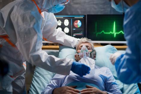 Bărbatul care a fost internat 8 luni din cauza bolii Covid-19. Ce spun medicii despre cazul lui special