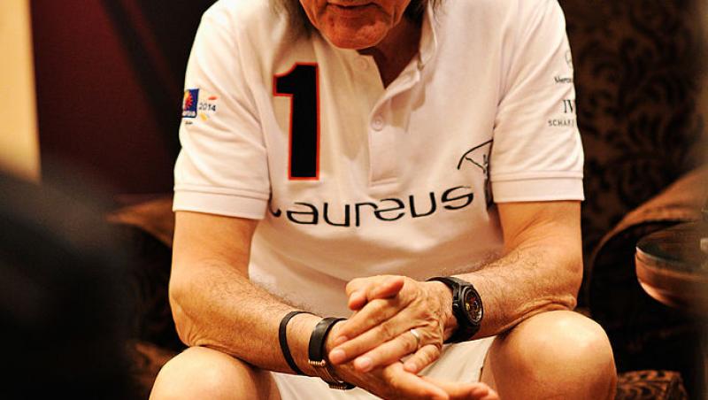 Ilie Năstase, îmbrăcat în alb