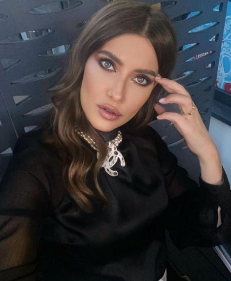 Iulia Albu, fotografia din copilărie cu designerul de modă care i-a înduioșat pe fani. Cum arăta vedeta când era doar o copilă