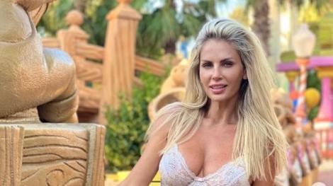 Andreea Bănică, imaginea îndrăzneață de la plajă. Cum s-a pozat vedeta pe rețelele de socializare