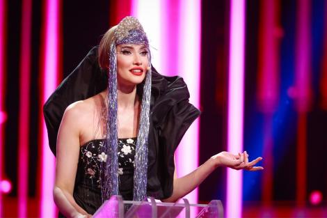 iUmor sezonul 12, 8 mai 2022. Iulia Albu, roast memorabil la iUmor. Cum a apărut în platou „Bine te-ai coborât printre noi”
