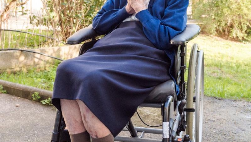 Lucile Randon în scaun cu rotile
