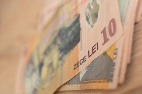 Suma uriașă cu care se vinde bancnota de 10 lei din 2005, cu eroare de tipărire. Te îmbogățești dacă o ai acasă
