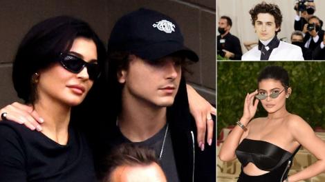 Kylie Jenner și Timothée Chalamet nu și-au putut ține mâinile departe unul de celălalt. Cei doi au fost văzuți la US Open în NYC