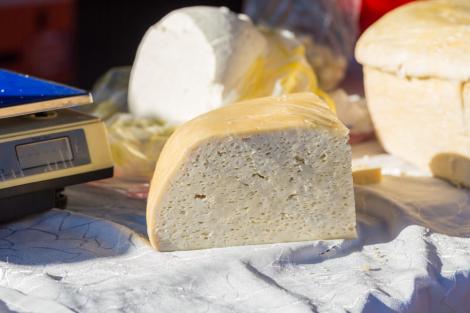 Alertă alimentară! A fost găsită telemea cu E.Coli, Stafilococ și Salmonella