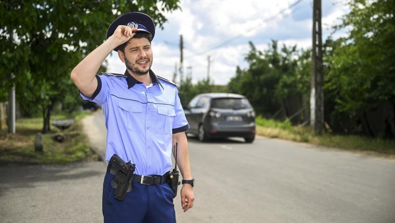 cristian neacșu în rolul lui cristian din iubire cu parfum de lavandă, îmbrăcat în uniformă de polițist