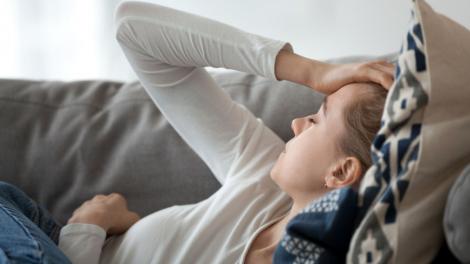 A crezut că o doare capul din cauza mahmurelii, însă medicii au făcut o descoperire terifiantă. Ce diagnostic a primit
